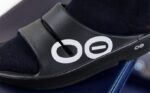 cl OOFOS chanclas deportivas ooahh para mujer blanco negro R8F861 - Imagen 3